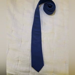 Royal blue Charles Tyrwhitt tie. EUC
